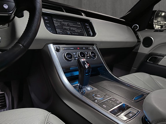 Land Rover Range Rover Sport 15 of 28