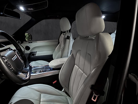 Land Rover Range Rover Sport 13 of 28
