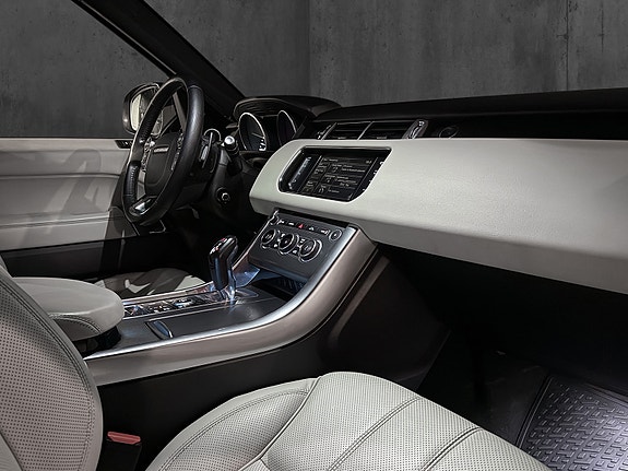 Land Rover Range Rover Sport 18 of 28