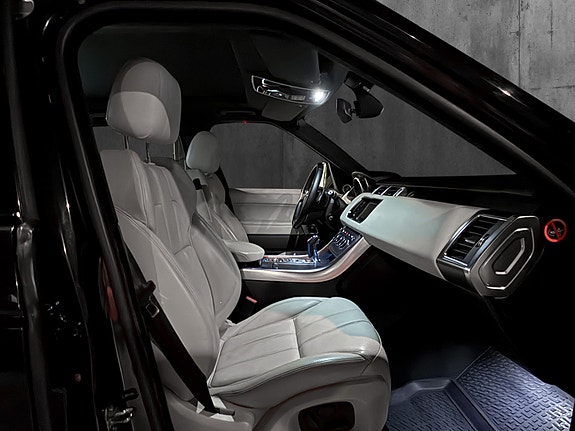 Land Rover Range Rover Sport 17 of 28