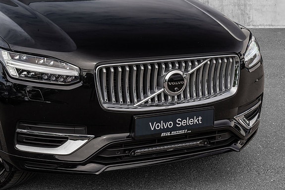 Volvo XC90 2 of 30