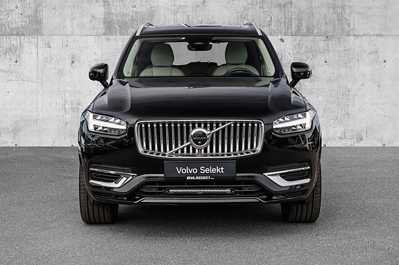 Volvo XC90 3 of 30