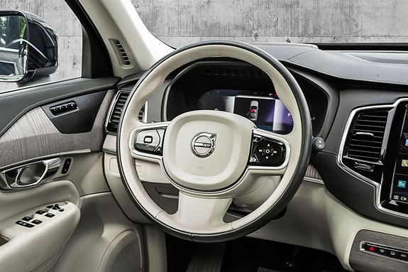 Volvo XC90 26 of 30