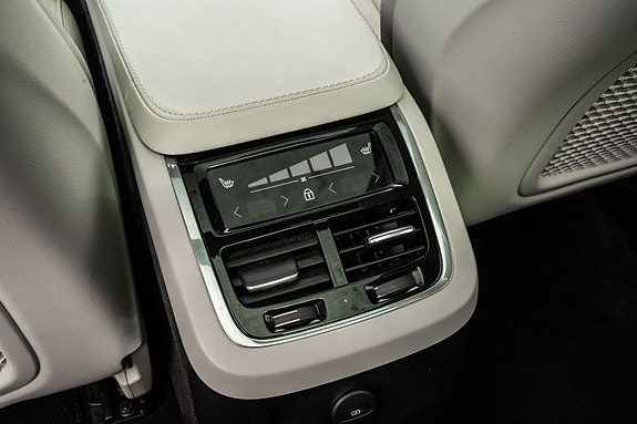 Volvo XC90 27 of 30