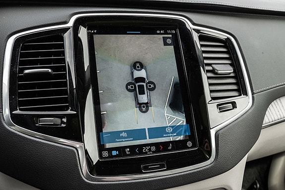 Volvo XC90 18 of 30