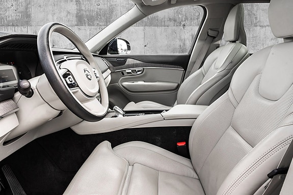 Volvo XC90 22 of 30