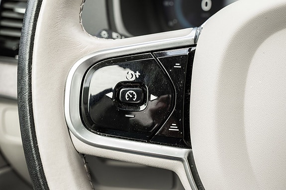 Volvo XC90 12 of 30