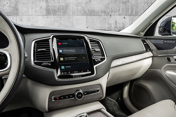 Volvo XC90 15 of 30