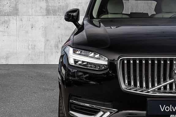 Volvo XC90 4 of 30