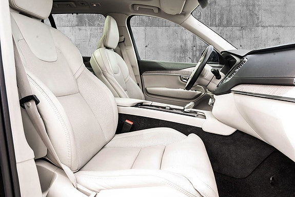 Volvo XC90 30 of 30