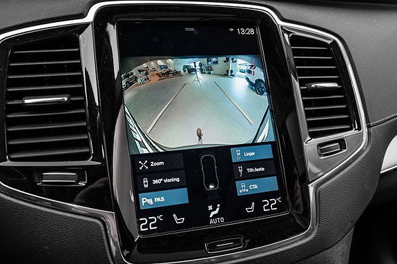 Volvo XC90 18 of 30