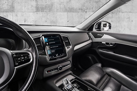 Volvo XC90 24 of 30