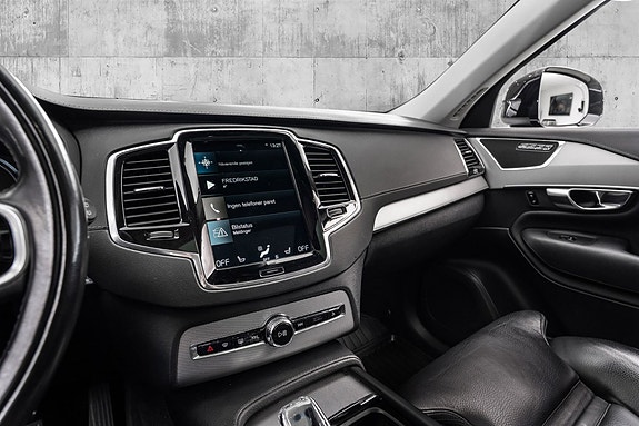 Volvo XC90 26 of 30