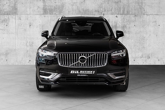 Volvo XC90 2 of 30