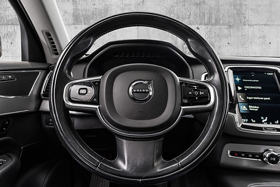 Volvo XC90 11 of 30