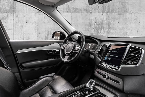 Volvo XC90 27 of 30