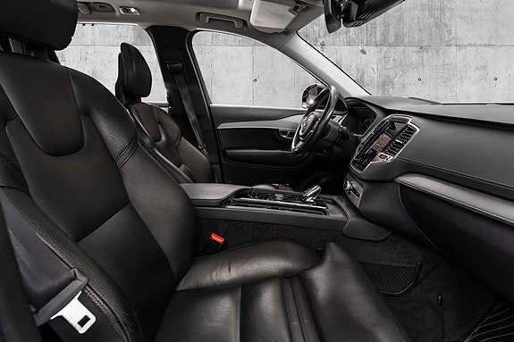 Volvo XC90 30 of 30