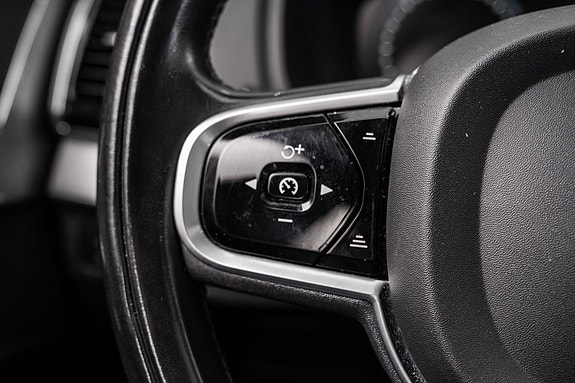 Volvo XC90 12 of 30