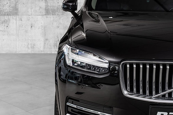 Volvo XC90 4 of 30