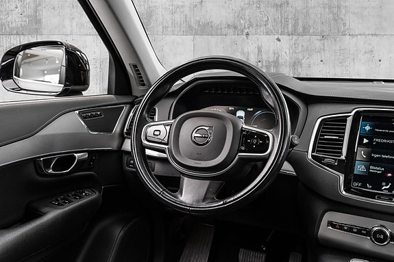 Volvo XC90 25 of 30