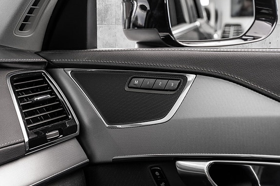 Volvo XC90 16 of 30