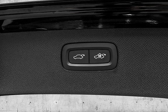 Volvo XC90 26 of 30