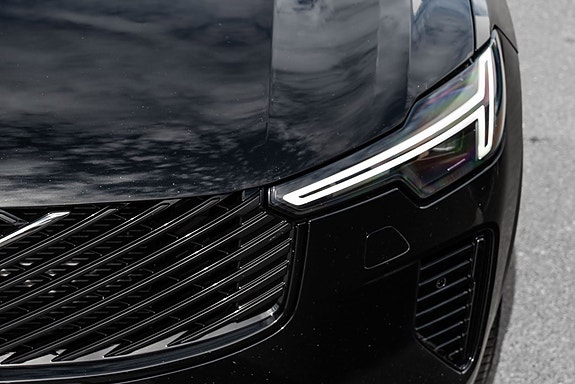 Volvo XC90 2 of 30