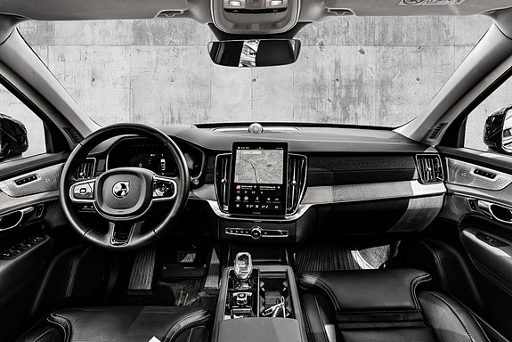 Volvo XC90 16 of 30