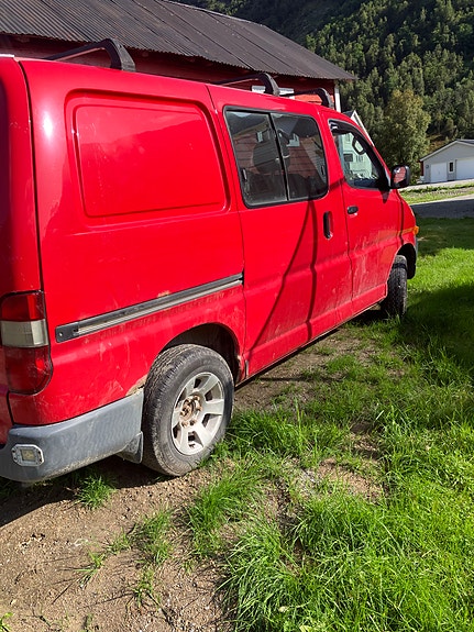 Toyota HiAce 5 of 11