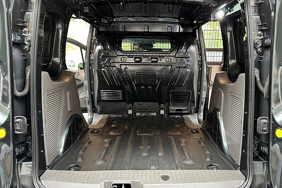 Ford Transit Connect 13 of 22