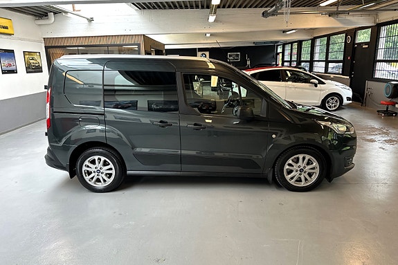 Ford Transit Connect 6 of 22