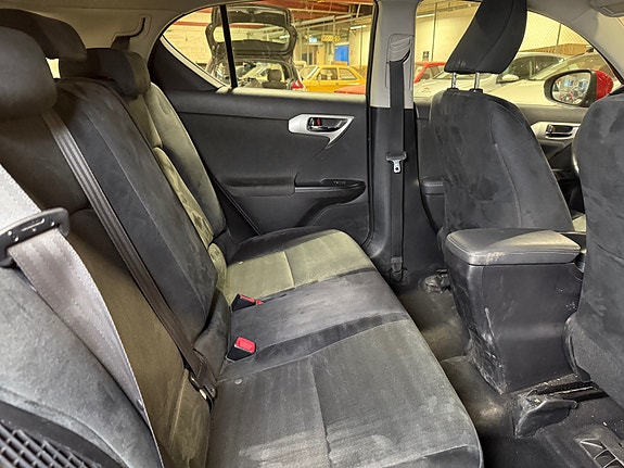 Lexus CT200h 29 of 30