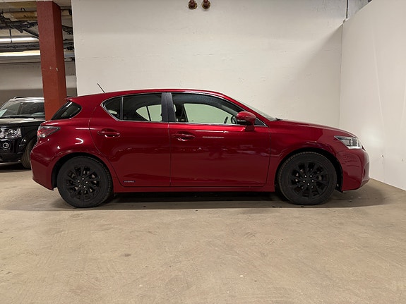 Lexus CT200h 17 of 30