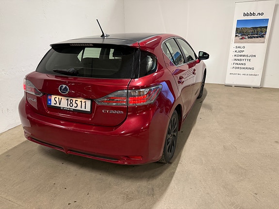 Lexus CT200h 11 of 30