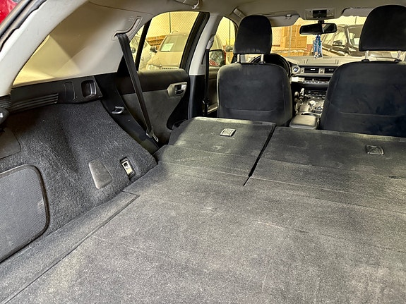 Lexus CT200h 26 of 30