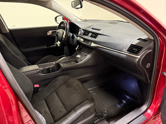 Lexus CT200h 21 of 30