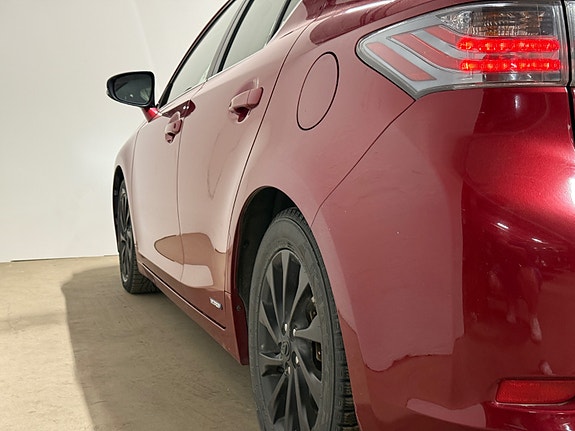 Lexus CT200h 16 of 30