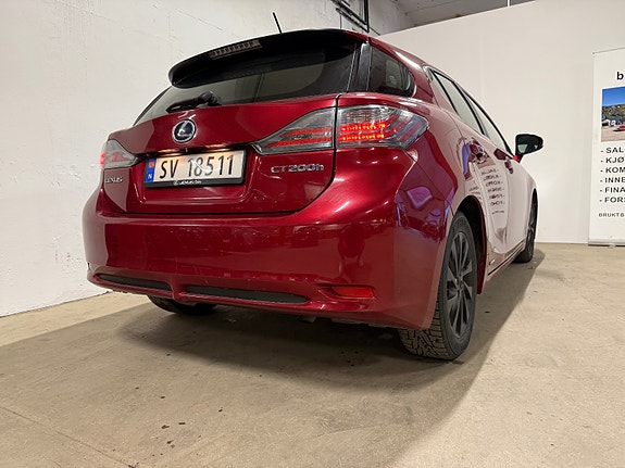 Lexus CT200h 12 of 30