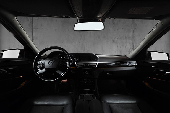 Mercedes-Benz E250 10 of 30