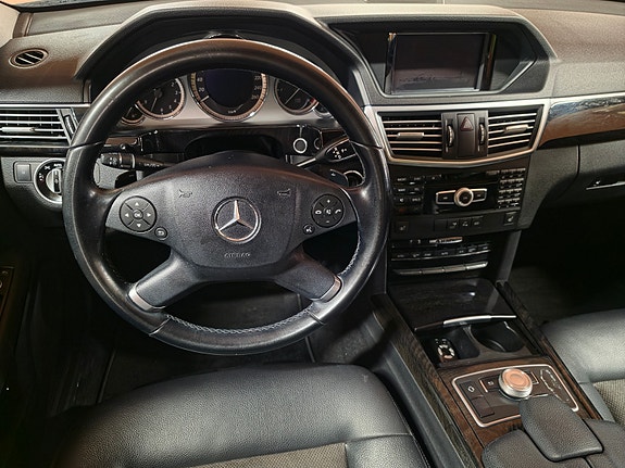 Mercedes-Benz E250 12 of 30