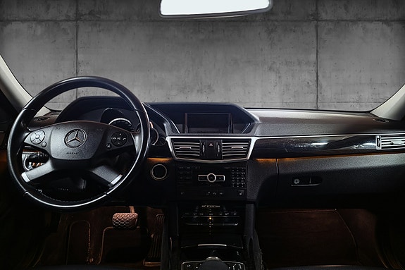 Mercedes-Benz E250 11 of 30