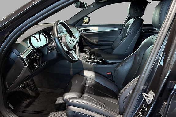 BMW 540i 11 of 30