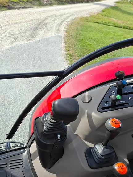 CASE IH Farmall 100A PS 9 of 19