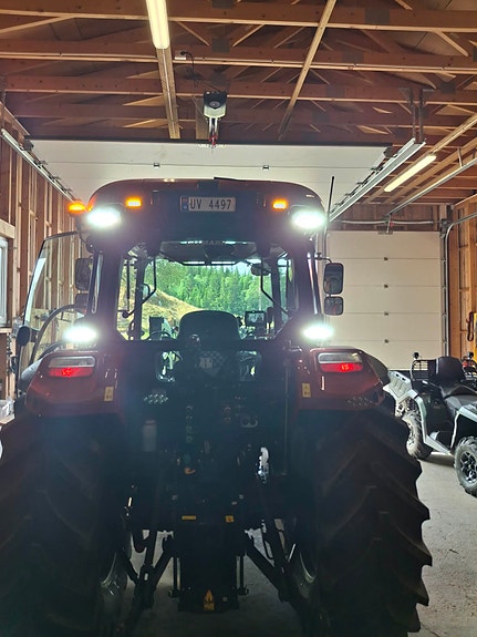 CASE IH Farmall 100A PS 5 of 19