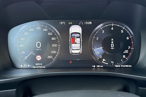 Volvo XC40 15 of 29