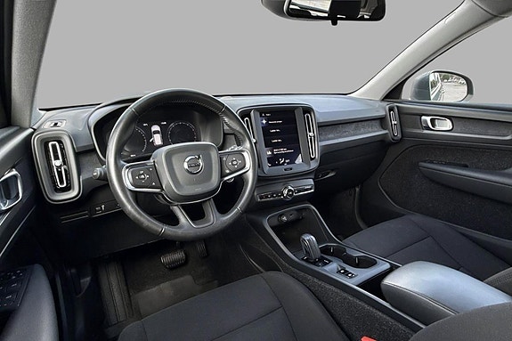 Volvo XC40 13 of 29