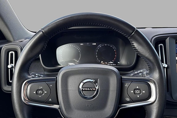 Volvo XC40 14 of 29