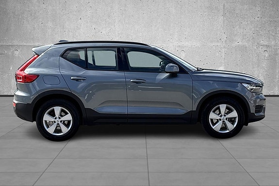 Volvo XC40 6 of 29