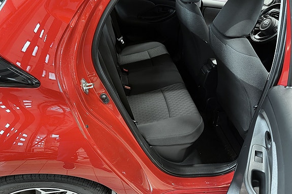 Toyota Yaris 12 of 26