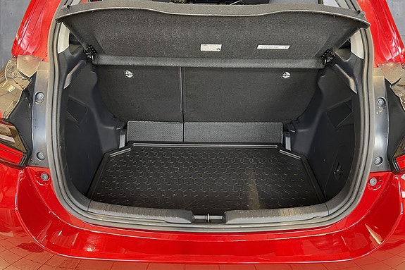 Toyota Yaris 13 of 26